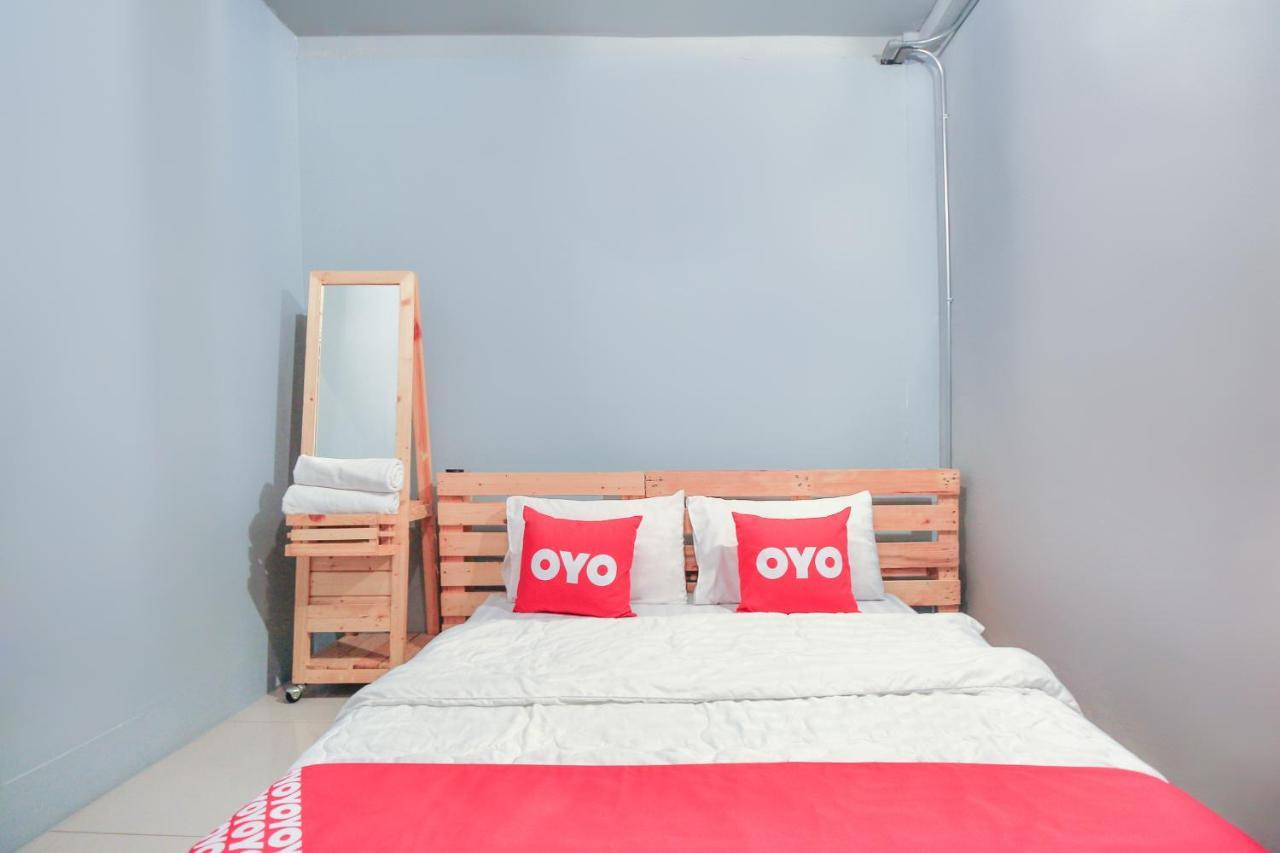 Oyo 421 グヤスカ ホステル&カフェ バンコク都 エクステリア 写真